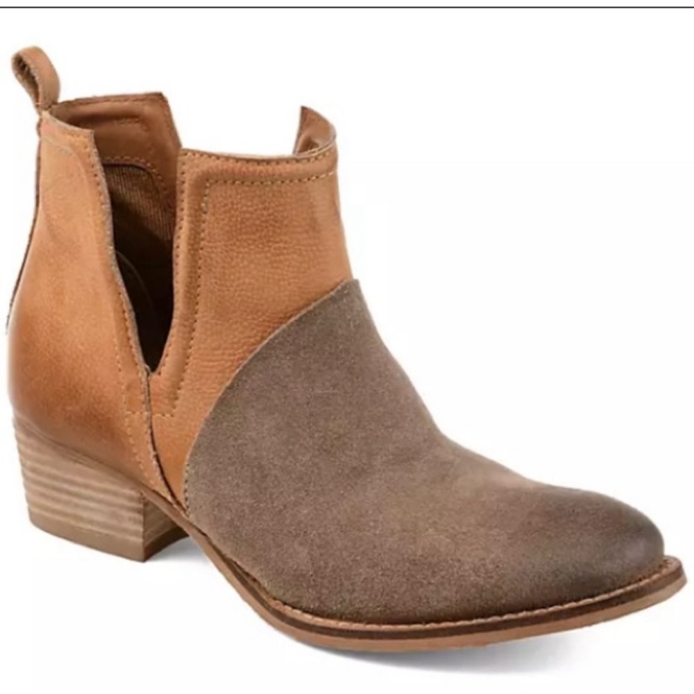 Journee Collection DEMPSY booties size 8.5